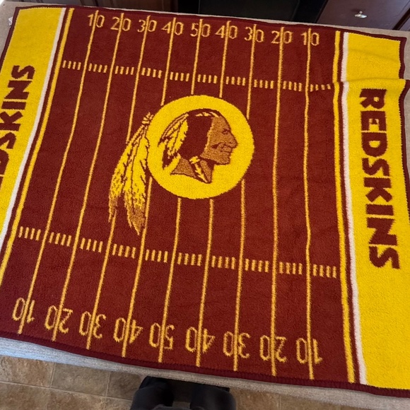 Vintage Washington Redskins Football Field NFL Fleece Blanket Northwest Company - Picture 1 of 9